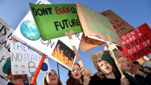 Los estudiantes se plantan frente al Congreso para denunciar la crisis climática: «¡No hay planeta B!»