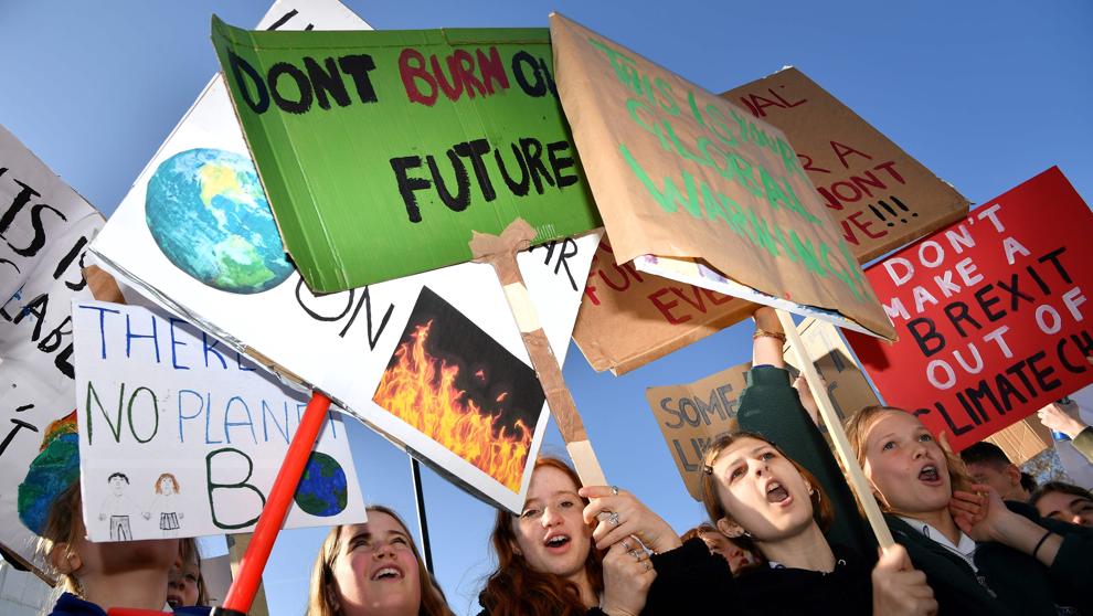 Los estudiantes se plantan frente al Congreso para denunciar la crisis climática: "¡No hay planeta B!" » Ola Verde